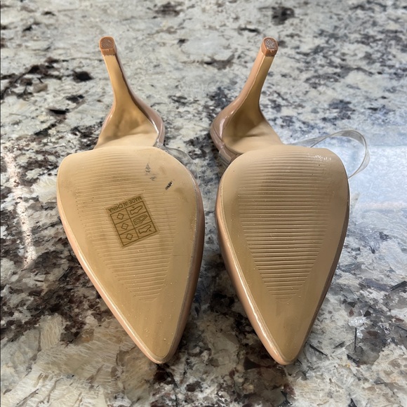 Nude patent heels with clear strap. Pre-Owned Condition-Appears New. Size 39/8.5 - Picture 3 of 5